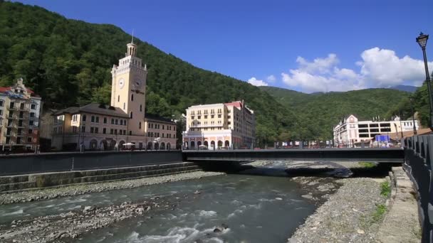 Rosa Khutor Alpine Resort en Krasnaya Polyana. Sochi. Rusia . — Vídeo de stock