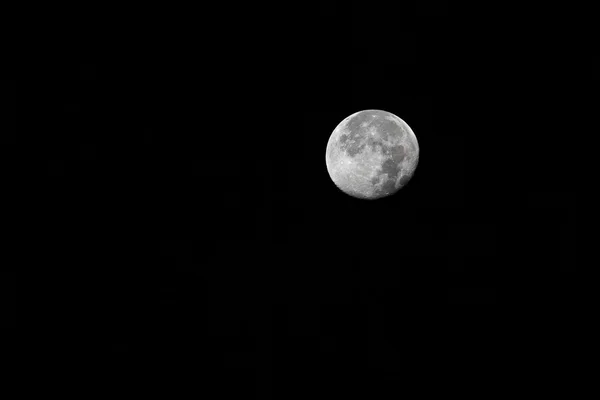 黒い空救済斑点満月. — ストック写真