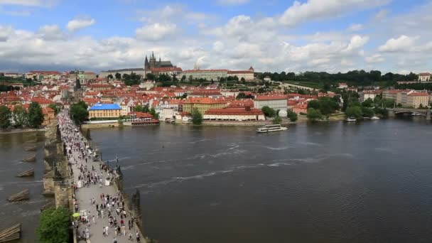 Charles Bridge (medieval bridge in Prague on the River Vltava). Timelapse View — Stock Video