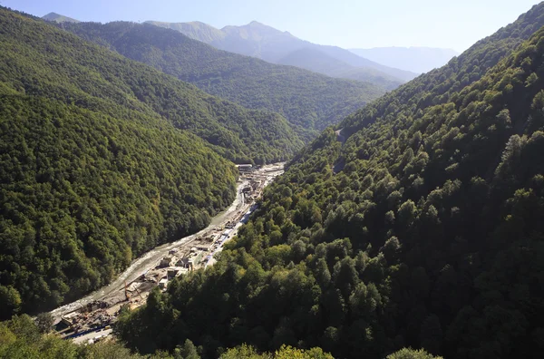 Byggande av infrastruktur i krasnaya polyana. Kaukasus — Stockfoto