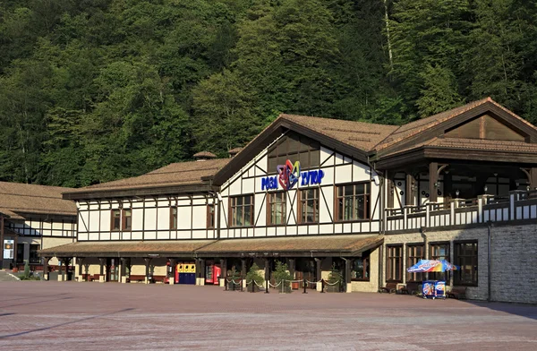 Rosa khutor Alp beldesinde krasnaya polyana. — Stok fotoğraf