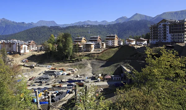 Vila olímpica nas montanhas de Krasnaya Polyana (a final — Fotografia de Stock