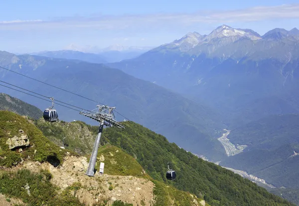 Ascensore in gondola "Rosa Khutor" a Krasnaya Polyana . — Foto Stock