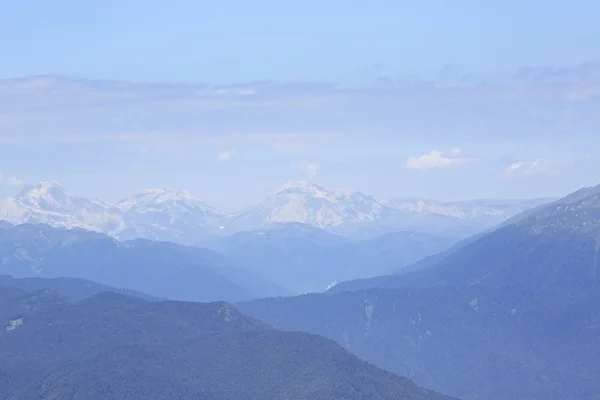 Montanhas do Cáucaso em Krasnaya Polyana . — Fotografia de Stock