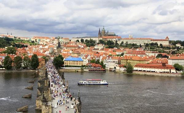 Prag 'daki Charles Köprüsü — Stok fotoğraf