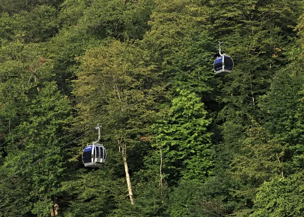 Teleférico en las montañas. Rosa Khutor Alpine Resort. Krasnaya. —  Fotos de Stock