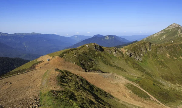 Trzeci szczyt aigbi w górach Kaukazu. Krasnaja Polana. — Zdjęcie stockowe