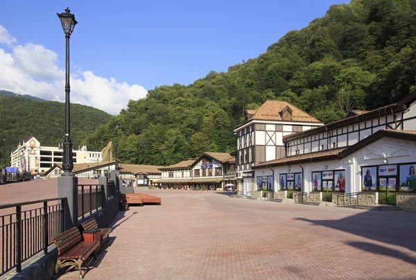 Damm des Alpenresorts rosa khutor. Krasnaja Poljana. — Stockfoto