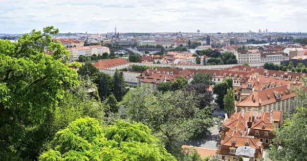 Cityscape in het centrum van Praag. — Stockfoto