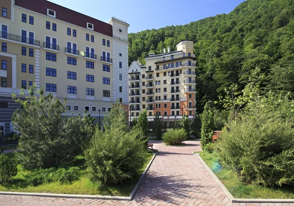 Nuovi hotel nel Rosa Khutor Alpine Resort. Krasnaya Polyana . — Foto Stock