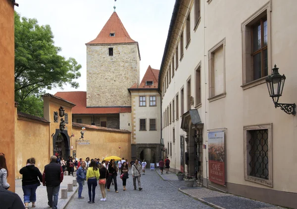 Museo del Giocattolo e la Torre Nera al Castello di Praga . — Foto Stock