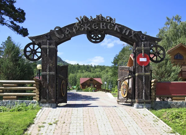 Gate hotel complex "Manor Sarzhevskih". Altai. Russia. — Stock Photo, Image