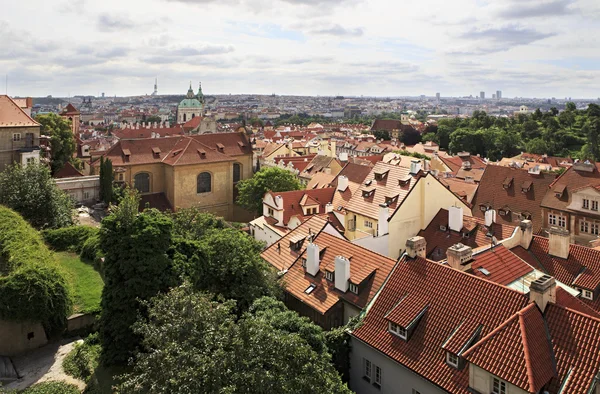 A Prága központjában, utca-és városrészlet. — Stock Fotó