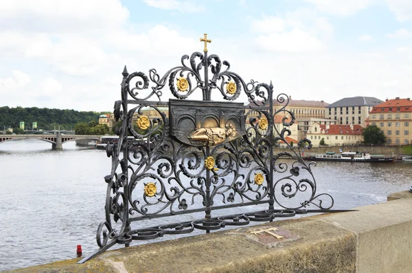 Bas-relief depicting a monk John of Nepomuk. Charles Bridge in P — Stock Photo, Image