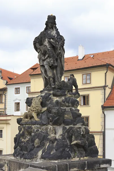 Beeldhouwwerk van st. vitus. Karelsbrug in Praag. — Stok fotoğraf