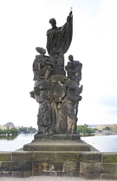 Standbeeld van St. Franciscus Xavier. Karelsbrug in Praag. — Stockfoto