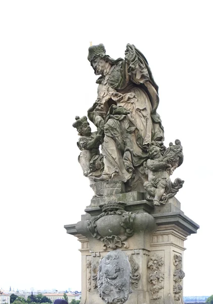 Staty av st. ludmila. Karlsbron i Prag. — Stockfoto