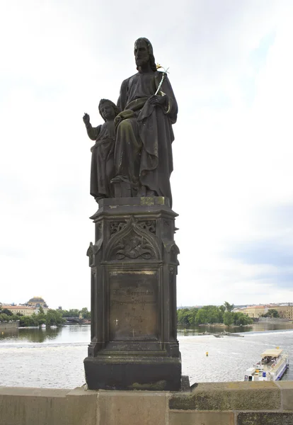 Szent József szobra. Károly-híd, Prága. — Stock Fotó