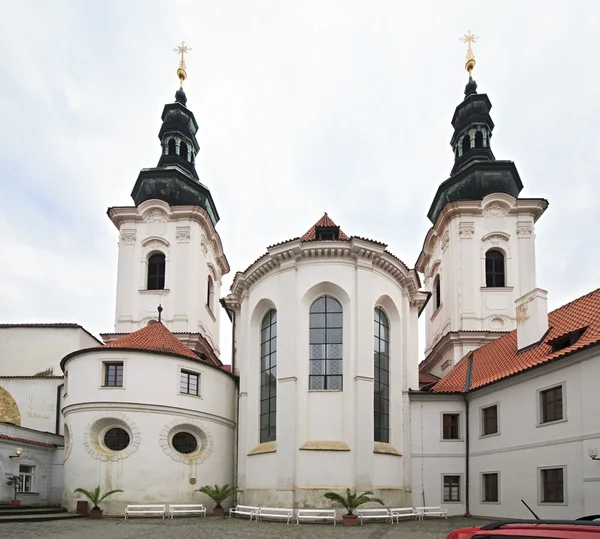 Basílica de la Asunción de Nuestra Señora. Monasterio de Strahov en Pra — Foto de Stock