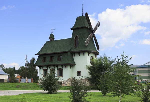 Старая мельница в курорте Белокурья. Алтай. Россия . — стоковое фото