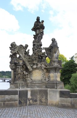 standbeeld van de madonna bijwonen van st. bernard. Charles bridge ik