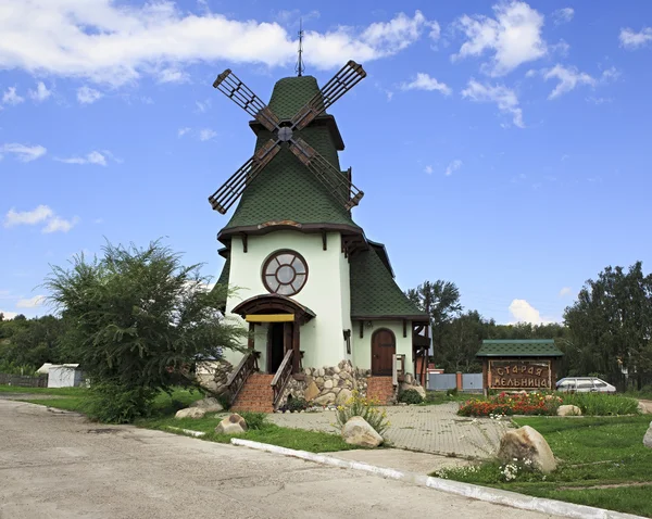 Старая мельница в курорте Белокурья. Алтай. Россия . — стоковое фото