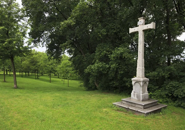 Cross in the gardens of Petrin in Prague. — Stock Photo, Image