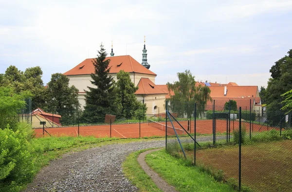 Grondgebied van strahov klooster in Praag. — Stockfoto