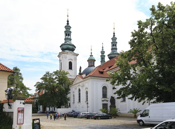 Bazylika Wniebowzięcia Matki Boskiej. Klasztor na Strahowie, w pra — Zdjęcie stockowe