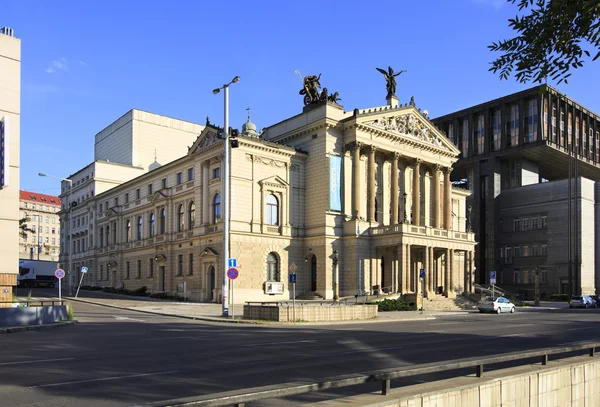 Ópera Estatal de Praga. Centro histórico . — Foto de Stock