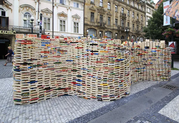 Dekorative Wand aus Ziegeln für Touristen. — Stockfoto
