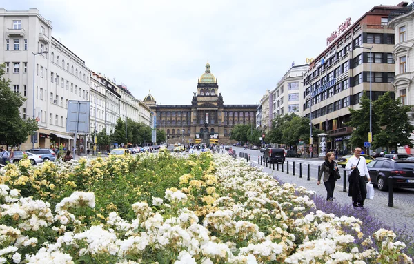 Place Venceslas dans le centre historique de Prague. — Photo