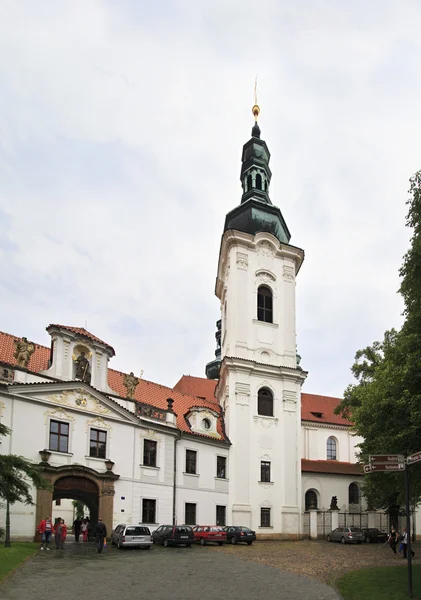 Bazylika Wniebowzięcia Matki Boskiej. Klasztor na Strahowie, w pra — Zdjęcie stockowe