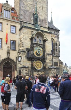 eski Belediye Binası ve Astronomik Saat'in (staromestska radnice).