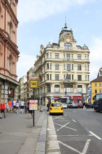 Prag tarihi merkezinde taksi durağı. — Stok fotoğraf