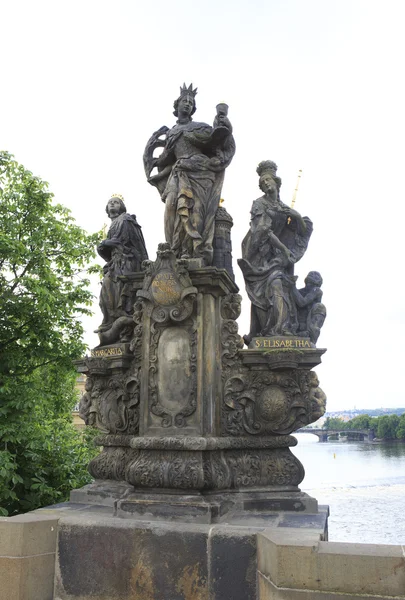 Statues of saints Barbara, Margaret and Elizabeth. Charles Bridg — Stock Photo, Image