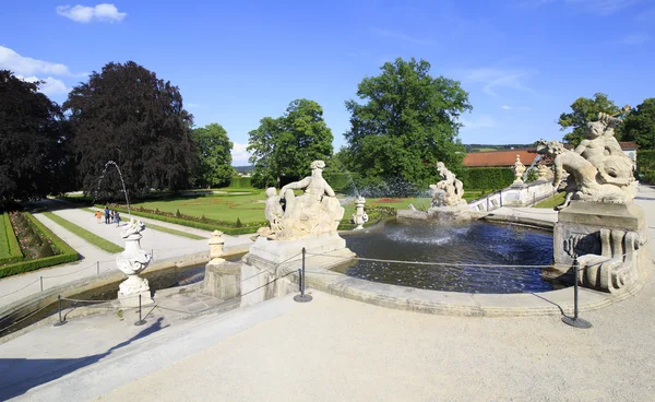 Fountain in the castle garden of Cesky Krumlov. — Stock Photo, Image