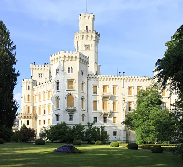 Belo castelo de Hluboka na República Checa . — Fotografia de Stock