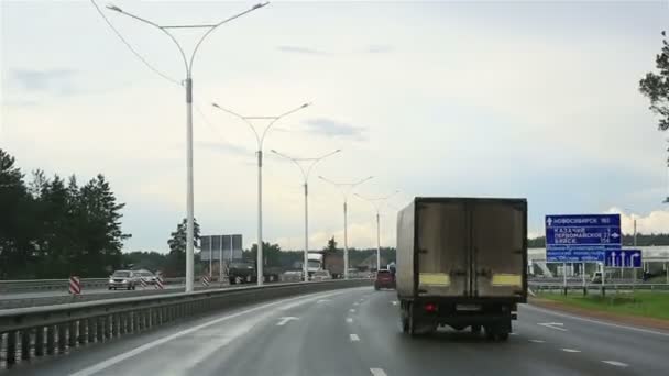 Поїздка на автомобілі по автомагістралі м-52. Росія. — стокове відео