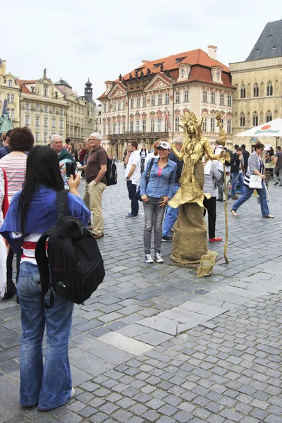 People sculptures on the Old Town Square. — Stock Photo, Image