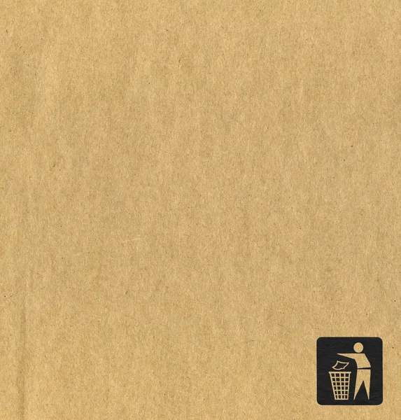Символ рециклинга на картонке — стоковое фото