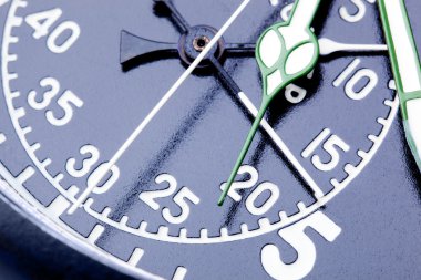 siyah kronometre yakın çekim