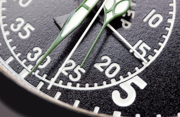 siyah kronometre yakın çekim