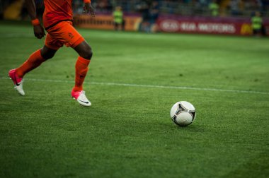bir futbolcu yürüyerek tarihinde başladı olmak bir futbol topu
