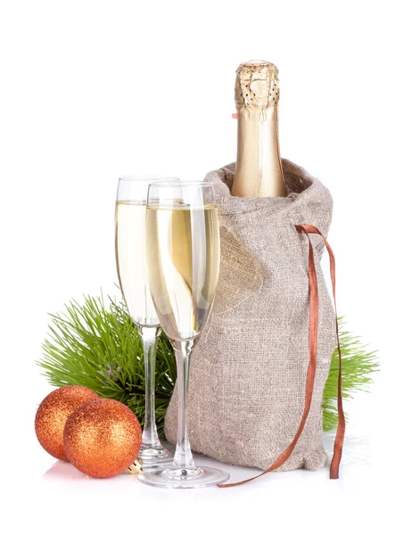 Champagner und Christbaumkugeln — Stockfoto