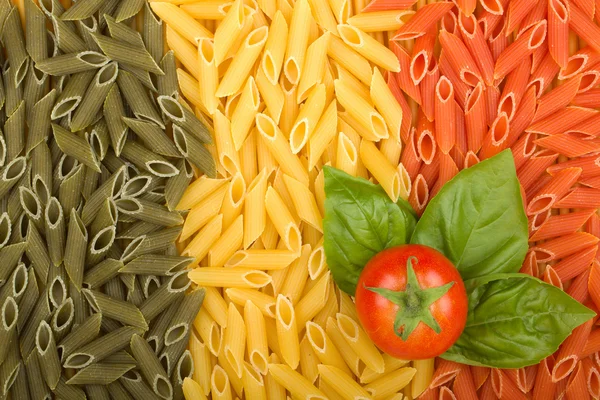 Pasta Bandera de Italia con tomate y albahaca —  Fotos de Stock