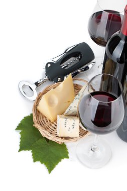 Kırmızı şarap ve peynir.