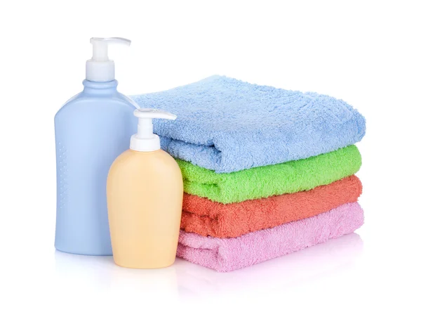 Cosmetics bottles and towels — Stock Photo, Image