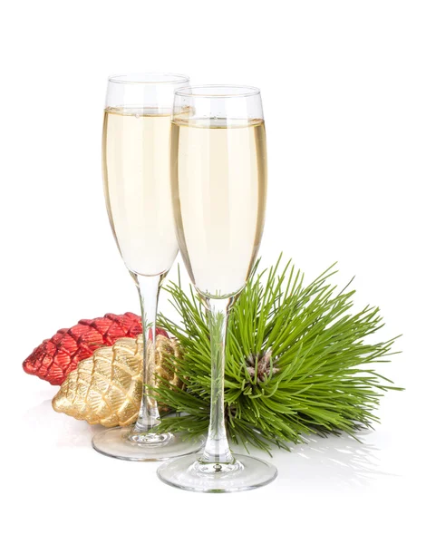 Verres à champagne, sapin et décor de Noël — Photo