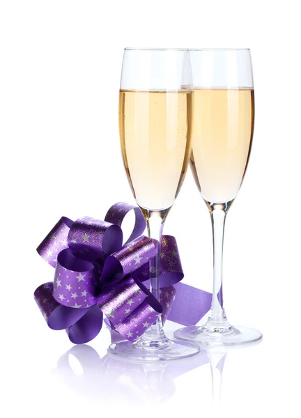 Copos de champanhe com decoração de arco — Fotografia de Stock